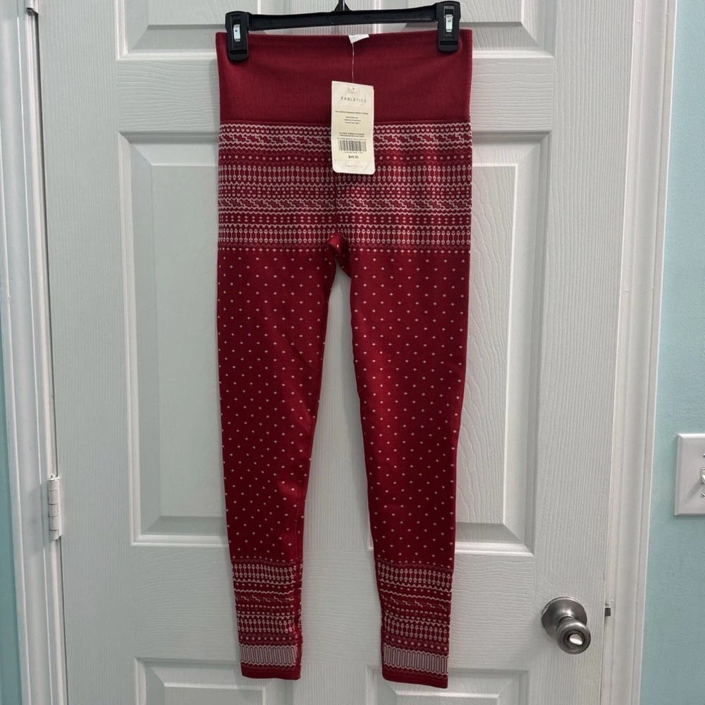 NWT Fabletics Women's Medium Red White High-Waisted Seamless Fair Isle Legging